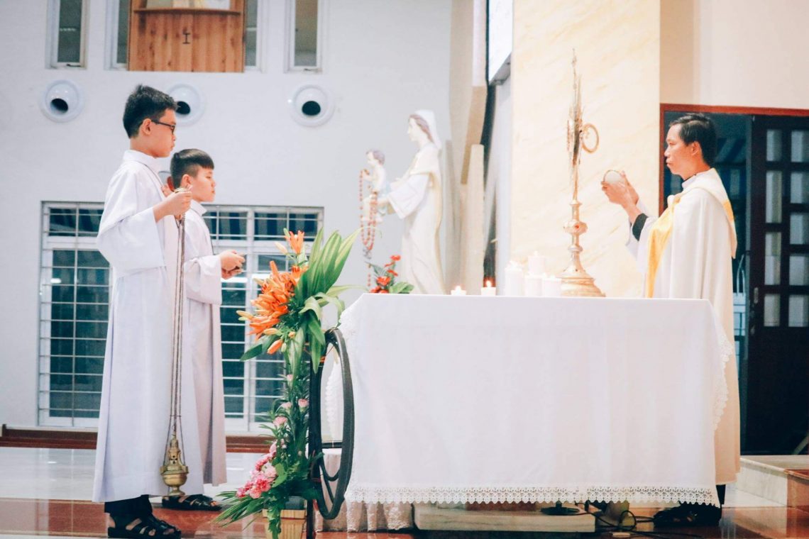 Các kinh đọc trước Thánh Thể