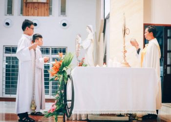 Các kinh đọc trước Thánh Thể