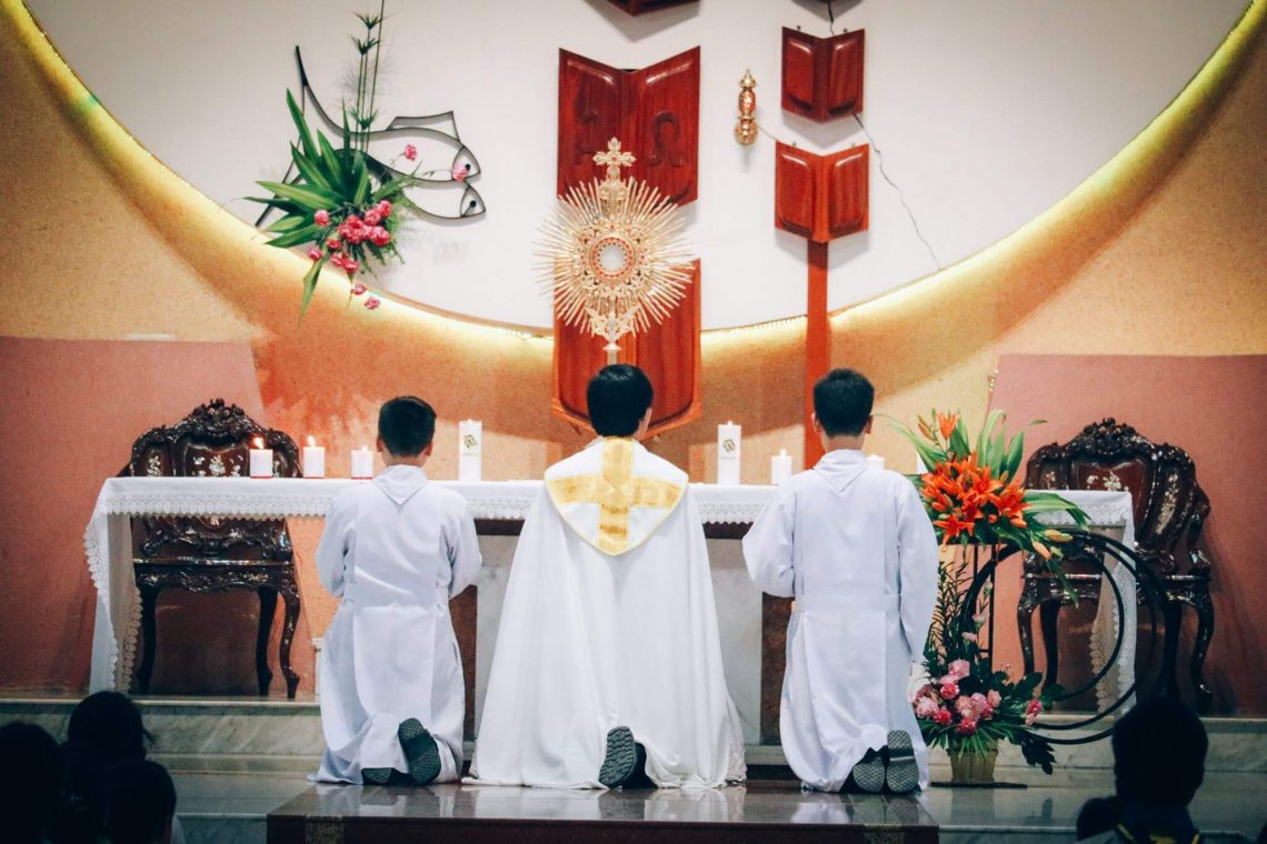 Cấu trúc tổng quát của một giờ Chầu Thánh Thể