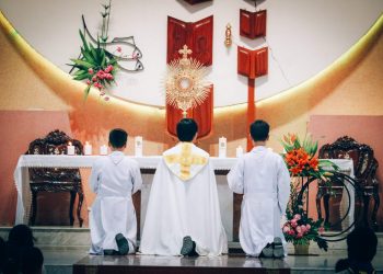 Cấu trúc tổng quát của một giờ Chầu Thánh Thể